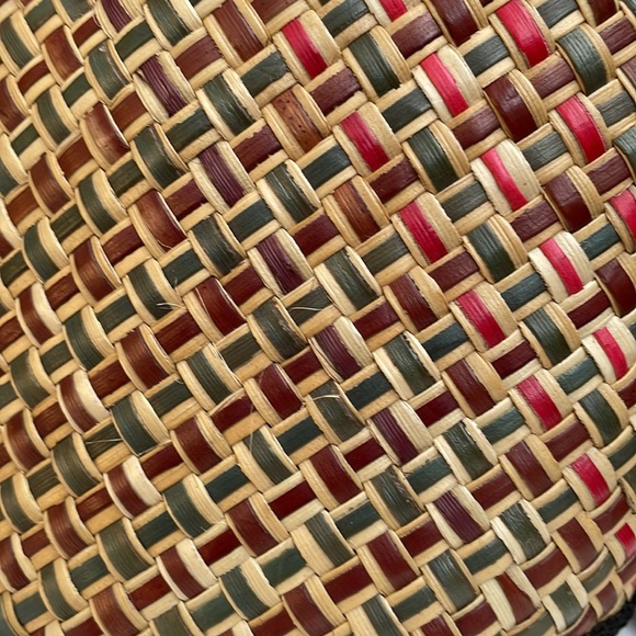 Cane Wicker Leaf Red Green Hand Bag with Timber Handles. - Picture 3 of 5